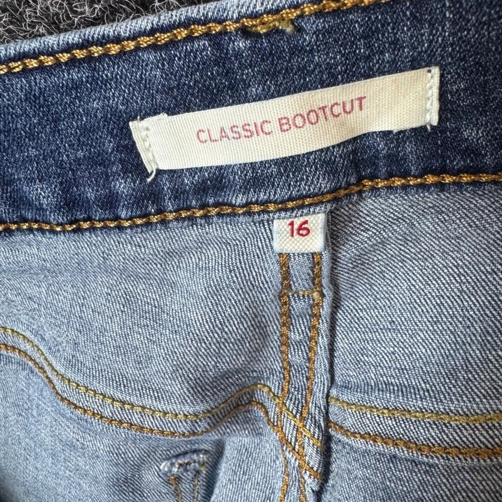 Levis Classic Bootcut Jeans Womens 16 Medium Wash Blue Denim Mid Rise Stretch - Picture 3 of 7